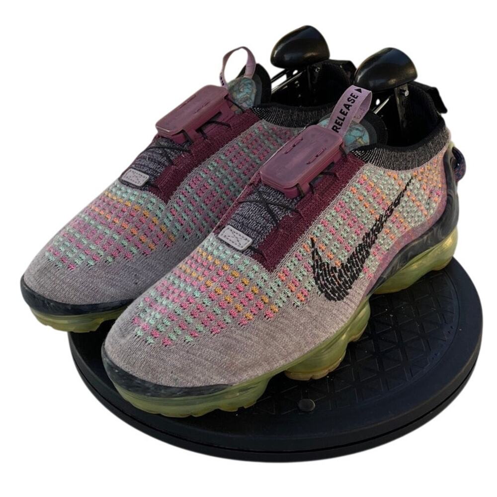 Womens Nike Air VaporMax CV8821-501 Knit Running Athletic Sneaker SZ 7.5 Purple